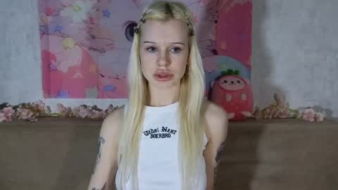 Snapshot of honeygold__ chatting on March 24, 2026, 3:33 am Lisa online show from March 24, 2026, 3:33 am