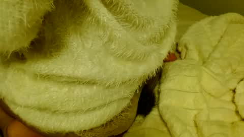 honeygoldenbaddie24 online show from February 22, 2025, 4:18 am