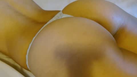 honeygoldenbaddie24 online show from November 26, 2025, 8:43 pm