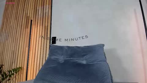 Sofia independent model online show from November 16, 2025, 11:27 am