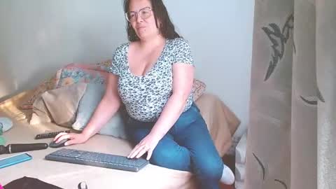 Snapshot of honeyhotpaty chatting on December 12, 2024, 9:58 pm sofia online show from December 12, 2024, 9:58 pm