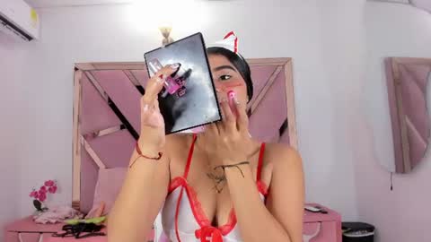 honeyht online show from July 25, 2026, 12:03 pm