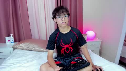 honeymoon_sariel online show from December 13, 2025, 8:04 pm