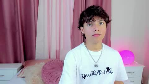 honeymoon_sariel online show from December 18, 2025, 8:15 pm