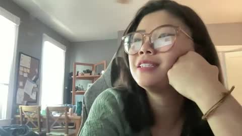 Snapshot of honeysunshineneko chatting on April 17, 2026, 6:33 pm HoneySunshineNeko online show from April 17, 2026, 6:33 pm