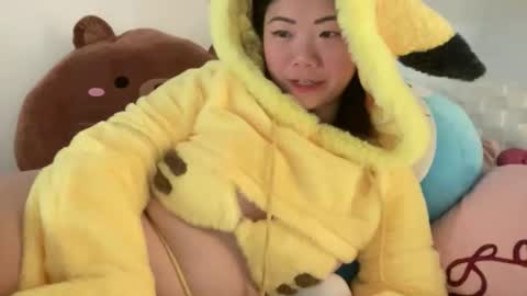 Snapshot of honeysunshineneko chatting on April 29, 2026, 2:32 pm HoneySunshineNeko online show from April 29, 2026, 2:32 pm