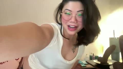 Snapshot of honeysunshineneko chatting on May 12, 2026, 3:53 pm HoneySunshineNeko online show from May 12, 2026, 3:53 pm
