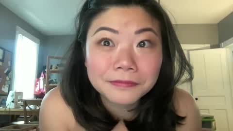 Snapshot of honeysunshineneko chatting on May 14, 2026, 2:35 pm HoneySunshineNeko online show from May 14, 2026, 2:35 pm