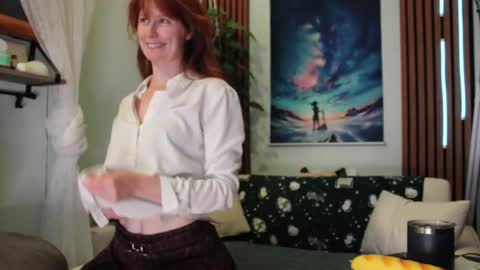 Snapshot of honeyumtoast chatting on October 22, 2025, 2:34 am Noelle online show from October 22, 2025, 2:34 am