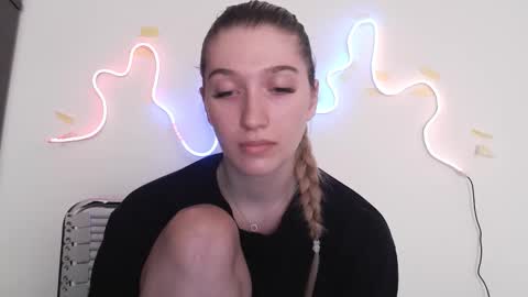 honeyveil online show from March 10, 2026, 12:54 pm