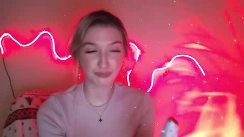 honeyveil online show from April 6, 2026, 7:04 pm