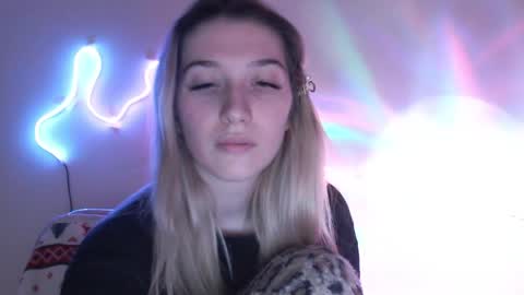 honeyveil online show from April 7, 2026, 3:01 pm