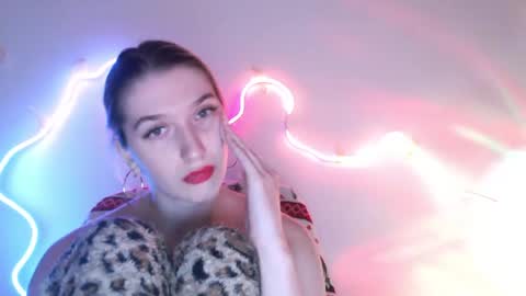 honeyveil online show from April 15, 2026, 2:02 pm