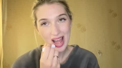 honeyveil online show from May 18, 2026, 1:17 pm