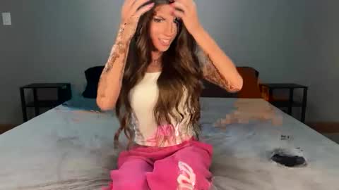 HoneyVelourTS online show from April 10, 2026, 10:25 pm