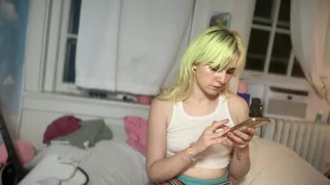 Emi Rose online show from September 9, 2025, 6:35 am