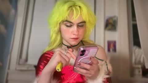 Emi Rose online show from December 17, 2025, 7:36 am