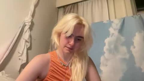 Snapshot of honeyxlimbed chatting on June 6, 2026, 2:16 am Emi Rose online show from June 6, 2026, 2:16 am