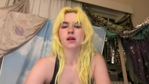 Snapshot of honeyxlimbed chatting on June 24, 2026, 5:28 am Emi Rose online show from June 24, 2026, 5:28 am