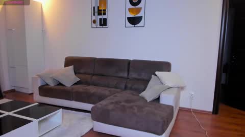 honeyybunnyy69 online show from February 17, 2025, 11:20 pm