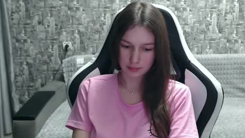 Snapshot of honeyynancyy chatting on December 17, 2024, 3:49 pm Nancy online show from December 17, 2024, 3:49 pm