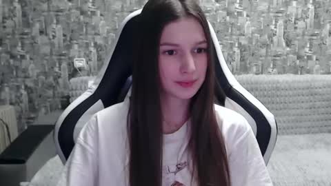 Snapshot of honeyynancyy chatting on January 4, 2025, 6:09 pm Nancy online show from January 4, 2025, 6:09 pm