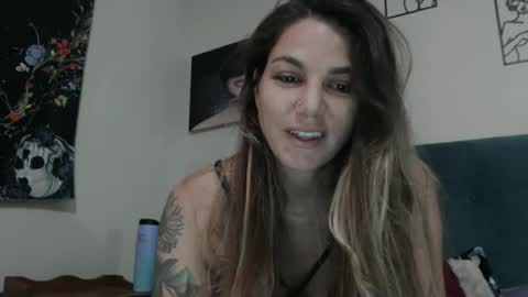 Snapshot of hoodhippy chatting on October 26, 2025, 5:02 am HoodHippy online show from October 26, 2025, 5:02 am