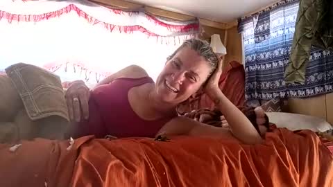 Snapshot of hoodoou chatting on April 4, 2026, 9:23 pm hoodoou online show from April 4, 2026, 9:23 pm
