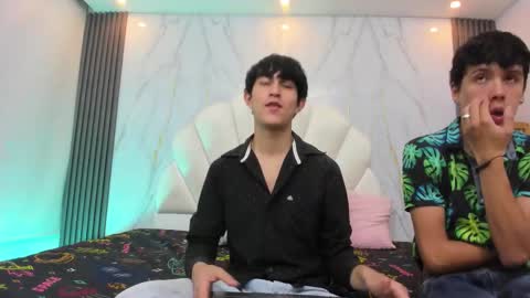 hoot_booys_ online show from December 4, 2025, 7:33 pm