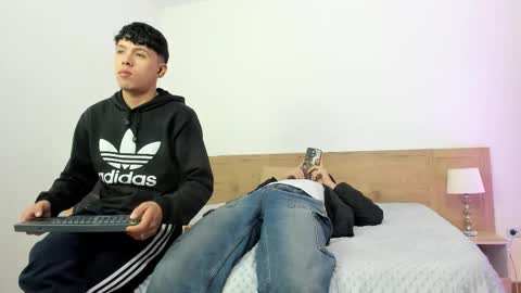 hoot_booys_ online show from February 15, 2026, 7:54 pm