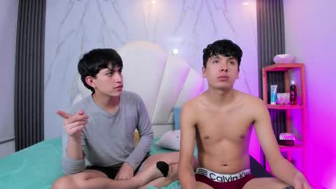 hoot_booys_ online show from April 7, 2026, 8:42 pm