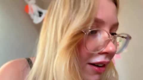 Audrey online show from October 20, 2025, 2:23 am