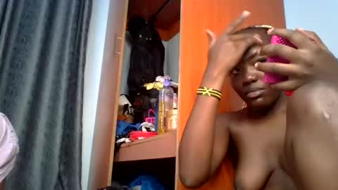 horny_lunah online show from April 20, 2026, 7:26 pm