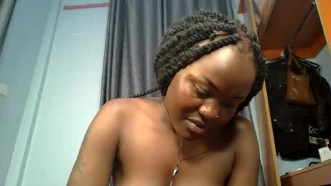 horny_lunah online show from April 27, 2026, 5:00 pm