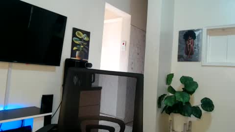 horny_princcess online show from February 1, 2025, 11:54 am