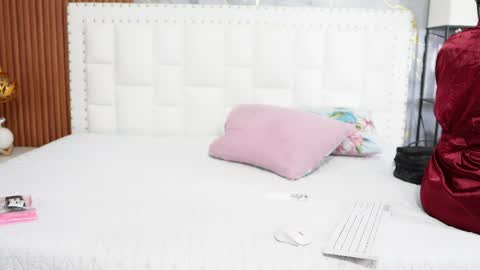 Khloe  online show from May 19, 2026, 1:44 am