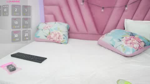 Snapshot of hornybarelylegalgirl chatting on June 30, 2026, 11:55 am Khloe online show from June 30, 2026, 11:55 am