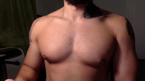 Snapshot of hornybbcxx chatting on December 15, 2024, 6:40 am hornybbcxx online show from December 15, 2024, 6:40 am