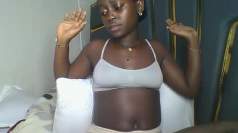 Snapshot of hornybella84 chatting on November 13, 2025, 8:52 pm Bella online show from November 13, 2025, 8:52 pm