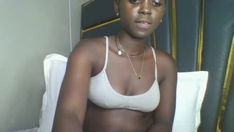 Snapshot of hornybella84 chatting on November 14, 2025, 9:13 pm Bella online show from November 14, 2025, 9:13 pm