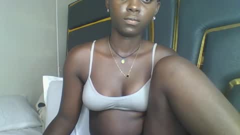 Snapshot of hornybella84 chatting on November 15, 2025, 9:17 am Bella online show from November 15, 2025, 9:17 am