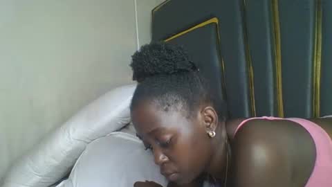 Snapshot of hornybella84 chatting on November 18, 2025, 8:08 am Bella online show from November 18, 2025, 8:08 am