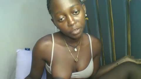 Snapshot of hornybella84 chatting on November 29, 2025, 9:18 pm Bella online show from November 29, 2025, 9:18 pm