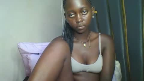 Snapshot of hornybella84 chatting on November 30, 2025, 9:24 am Bella online show from November 30, 2025, 9:24 am