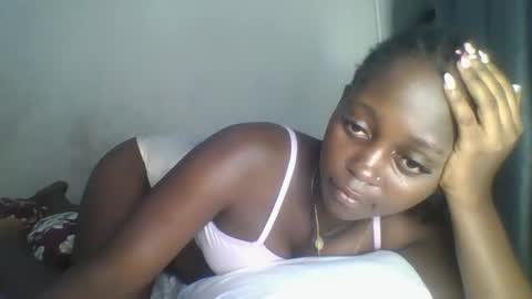 Snapshot of hornybella84 chatting on May 8, 2026, 5:24 am Bella online show from May 8, 2026, 5:24 am