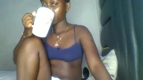 Snapshot of hornybella84 chatting on May 25, 2026, 6:30 am Bella online show from May 25, 2026, 6:30 am