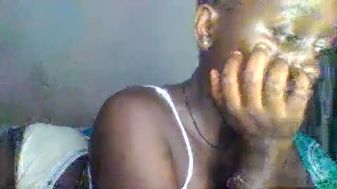 Snapshot of hornybella84 chatting on June 19, 2026, 6:29 am Bella online show from June 19, 2026, 6:29 am