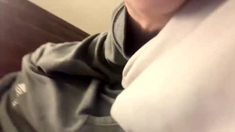 Justin 7 inches online show from March 29, 2026, 4:40 pm