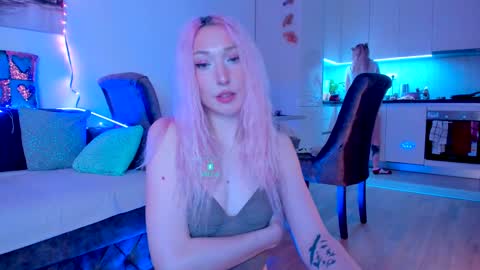 Alex and Rosie online show from December 15, 2024, 7:10 pm