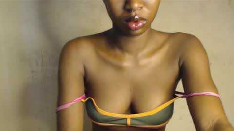 Snapshot of hornyslut_xx chatting on May 20, 2026, 7:03 am Bella online show from May 20, 2026, 7:03 am